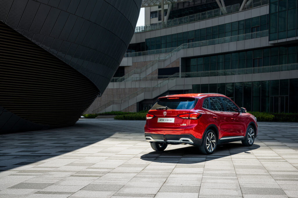 MG hace historia en el mercado español con su modelo ZS Hybrid+